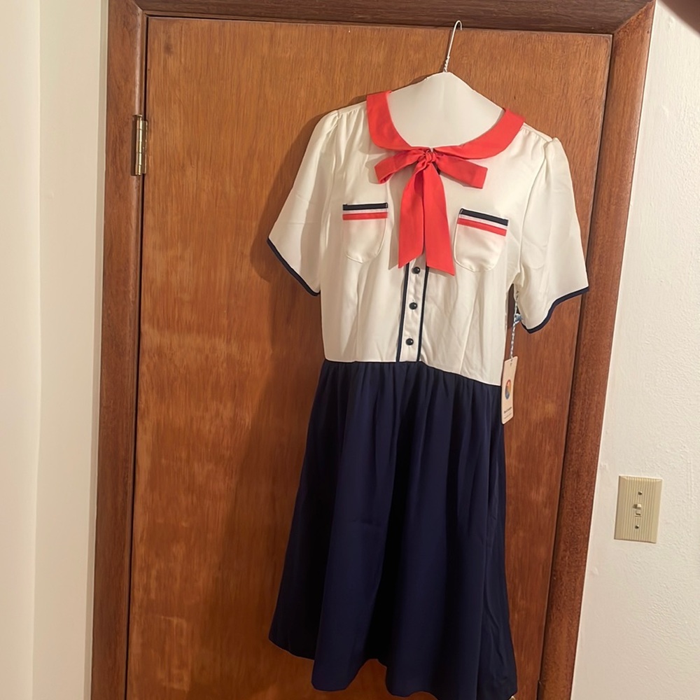 Dear Creatures tie neck dress. Hidden side zip, gathered waist. Size XL.